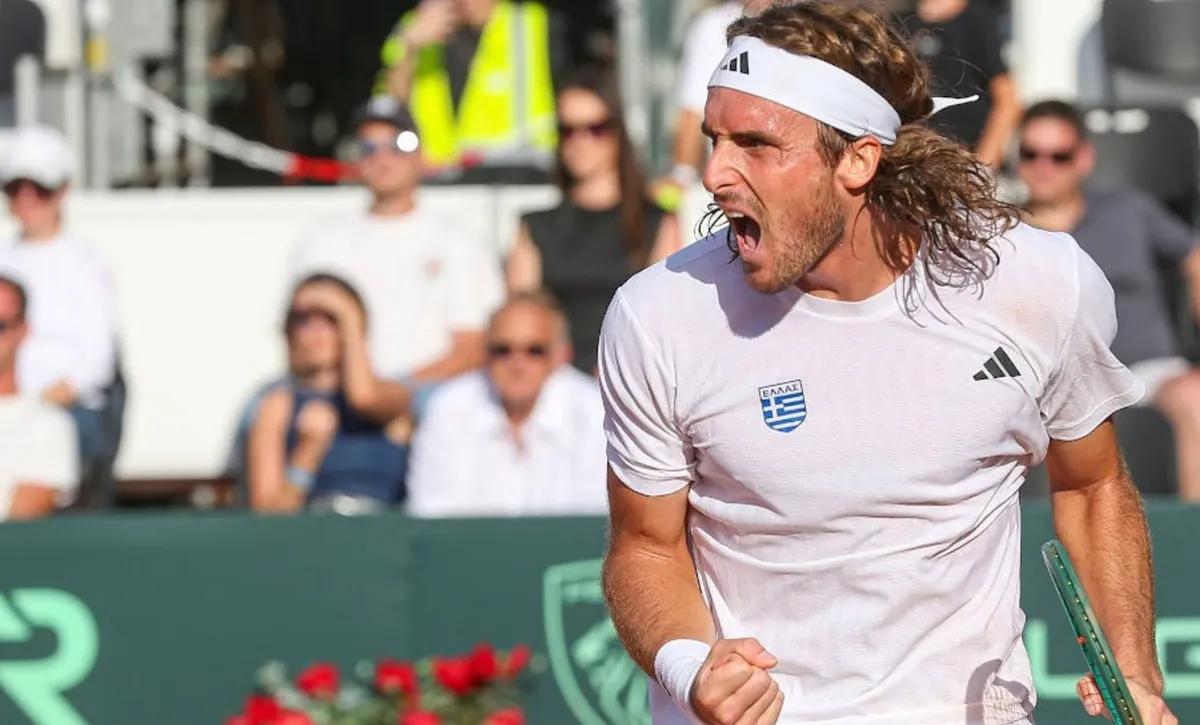 Tsitsipas dreht Rückstand gegen Molcan und hält Griechenland im Davis Cup lebendig
