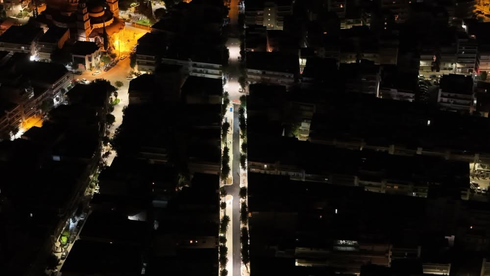 Umfassende Straßenmodernisierung in Ampelokipi abgeschlossen