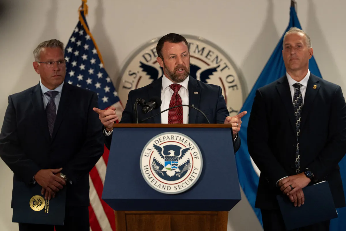 USA: Notlandung des Flugzeugs mit Innenminister Mullin in Washington