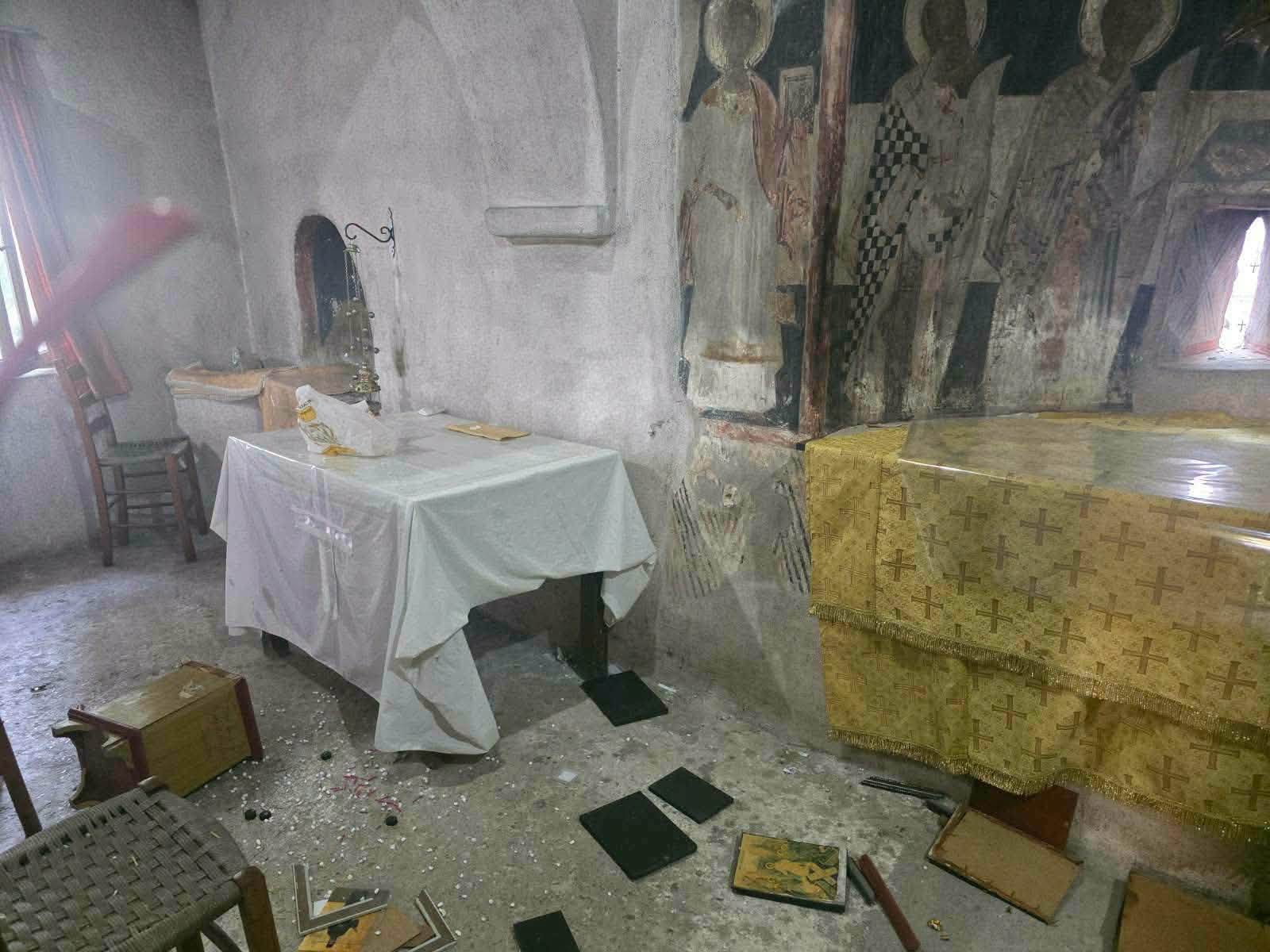 Vandalismus an Kapelle der Verklärung des Erlösers: Gemeinde Saronikos kündigt rasche Wiederherstellung an