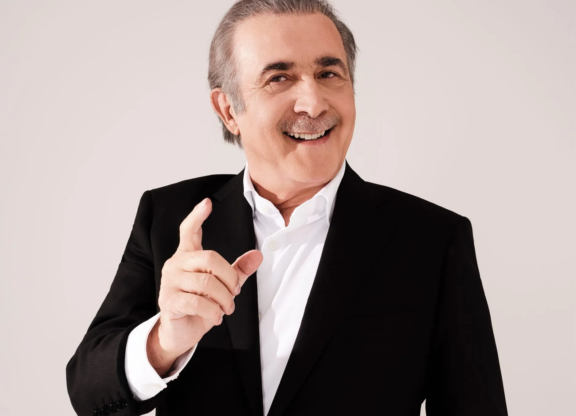 Al Tsantiri News: Lakis Lazopoulos feiert Premiere
