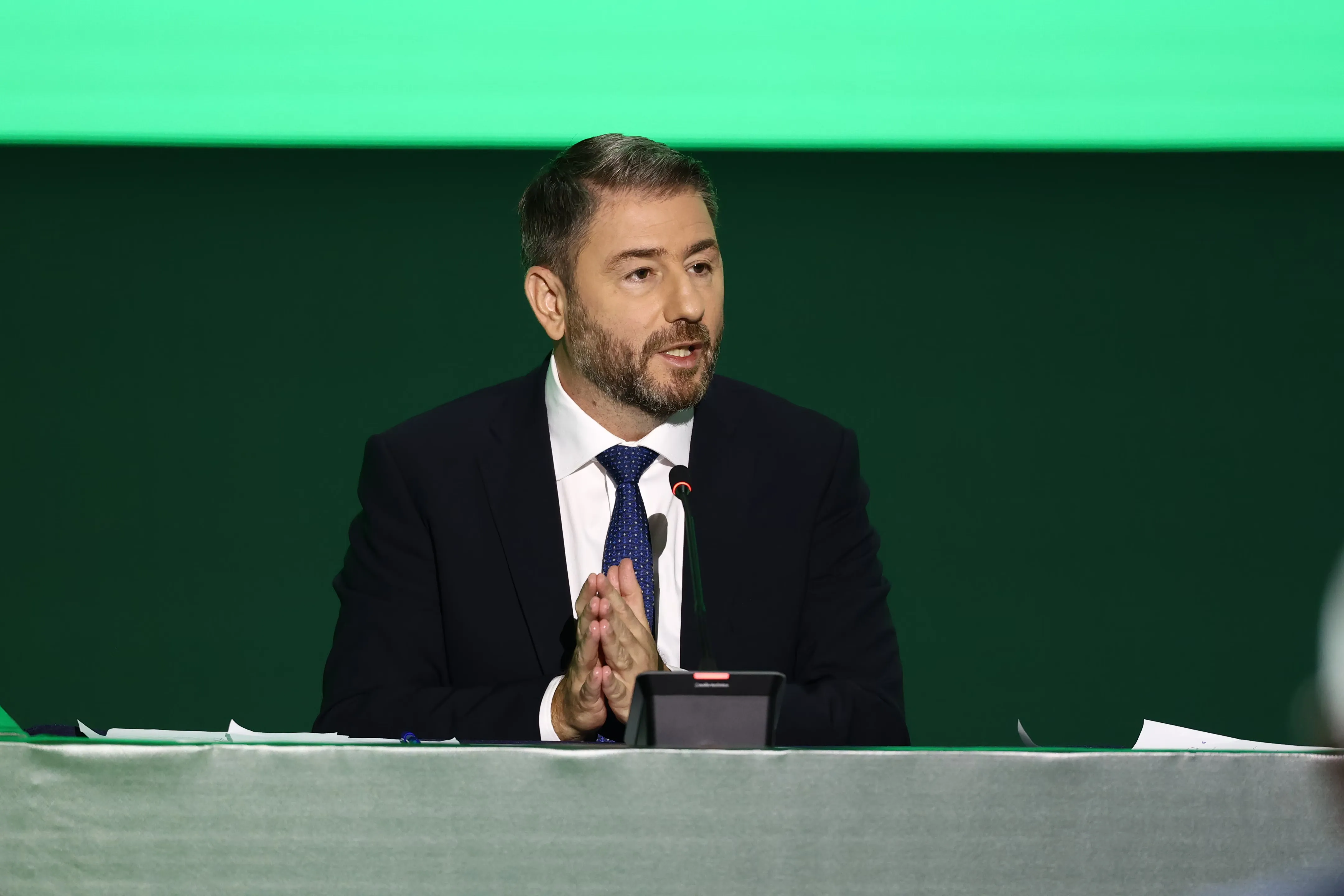 Nikos Androulakis: Kraftstoffpreise als Kritikpunkt