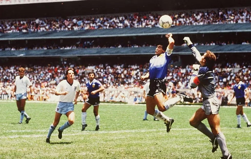 Die "Hand Gottes" von Maradona: Ein historischer Ball unter dem Hammer