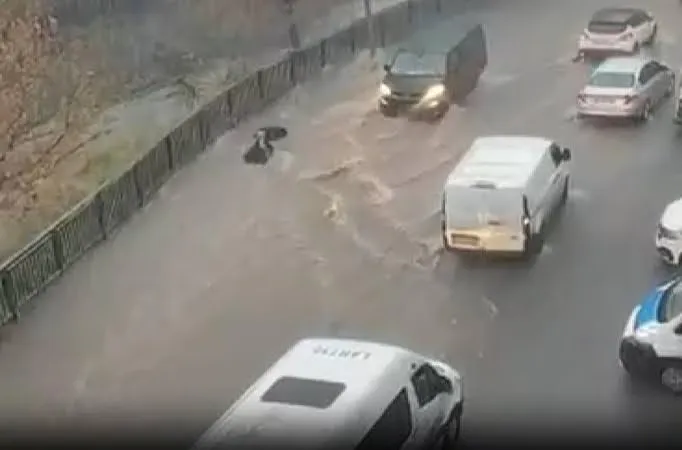 Starkregen in Istanbul: Chaos und schwere Überschwemmungen
