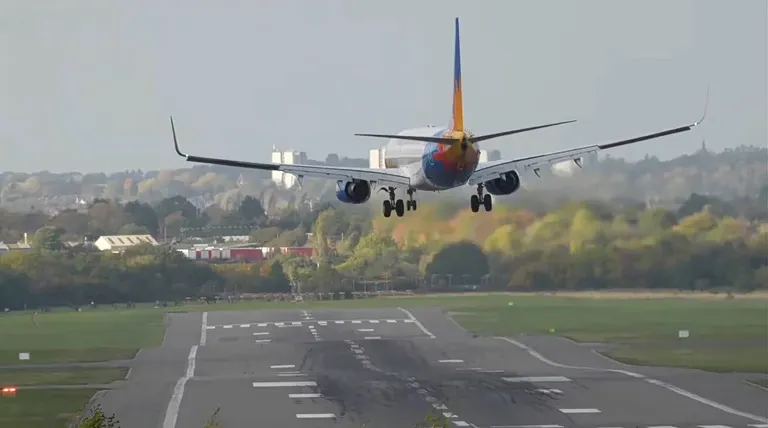 Jet2 Boeing 737 Birmingham: Sturm Boelo sorgt für Probleme