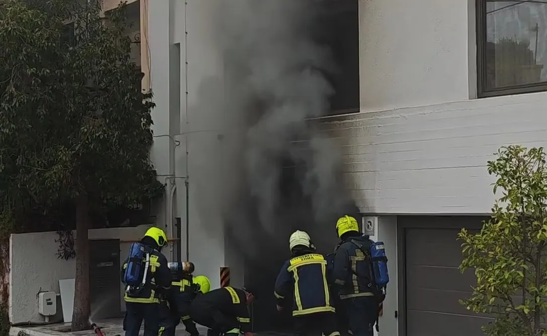 Brand in der Akropolis-Parkgarage: Hybrid explodiert