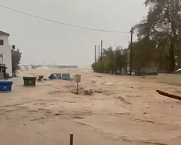 Unwetter in Griechenland: Massive Fluten und Erdrutsche