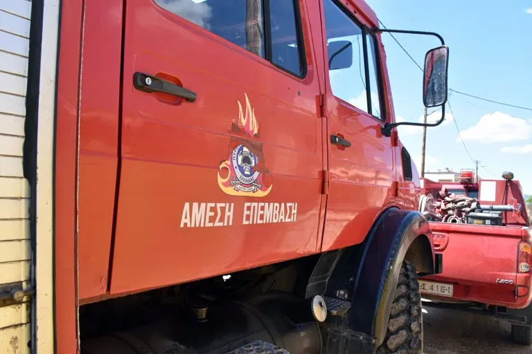 Autobrennzug in Kastoria: Brand durch Batterie-Kurzschluss