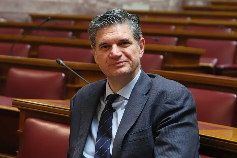 Dionysis Kalamatianos Rücktritt im griechischen Parlament