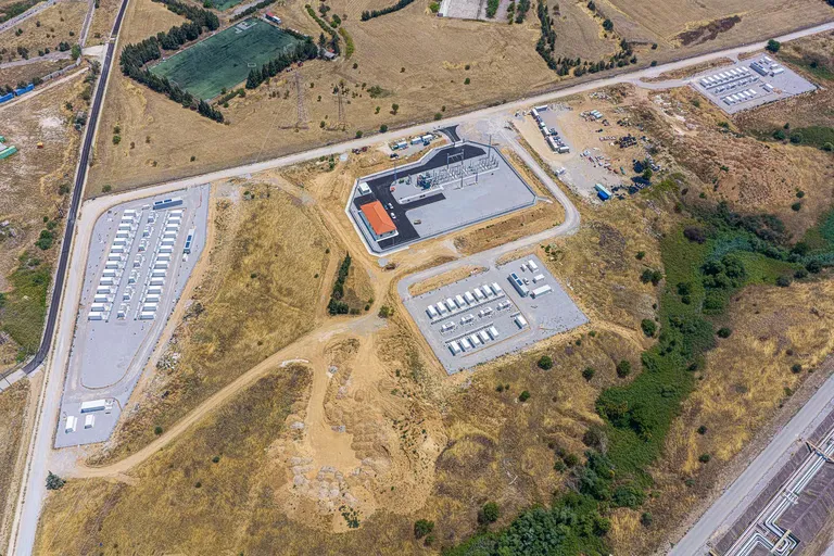 HELLENiQ ENERGY Energiespeicher: Erster Großspeicher in Betrieb