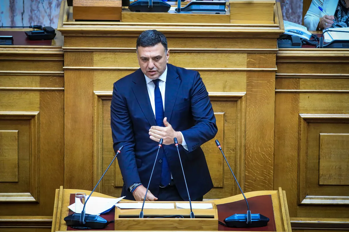 Vasilis Kikilias Kyriakos Velopoulos Streit im Parlament