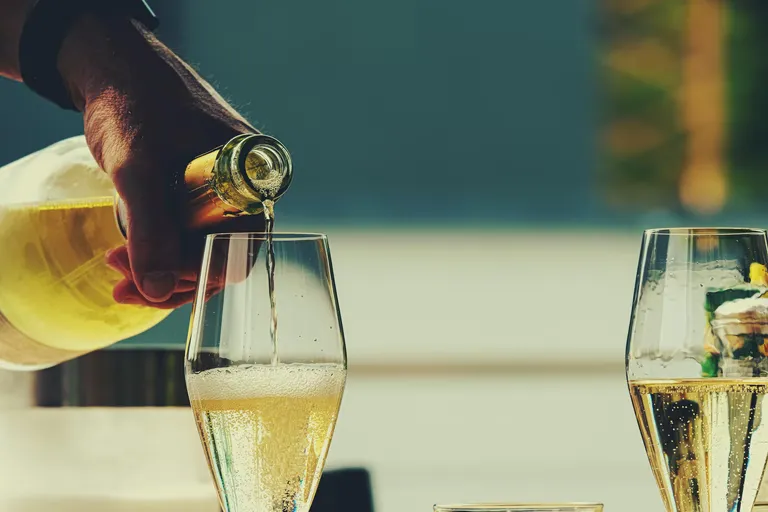 Illegaler Alkoholhandel in Griechenland: Steuern fördern Schmuggel