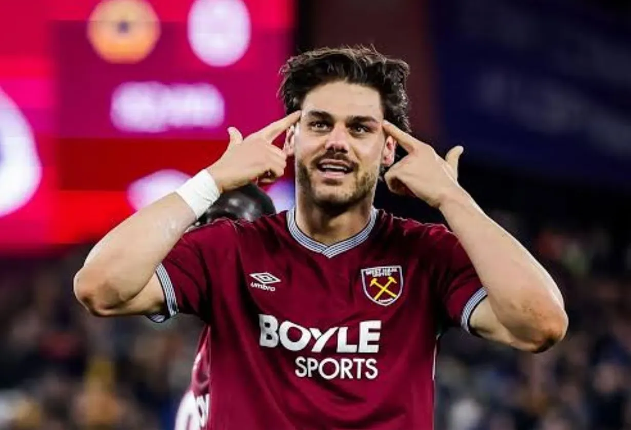 Konstantinos Mavropanos als Championship-Spieler des Monats