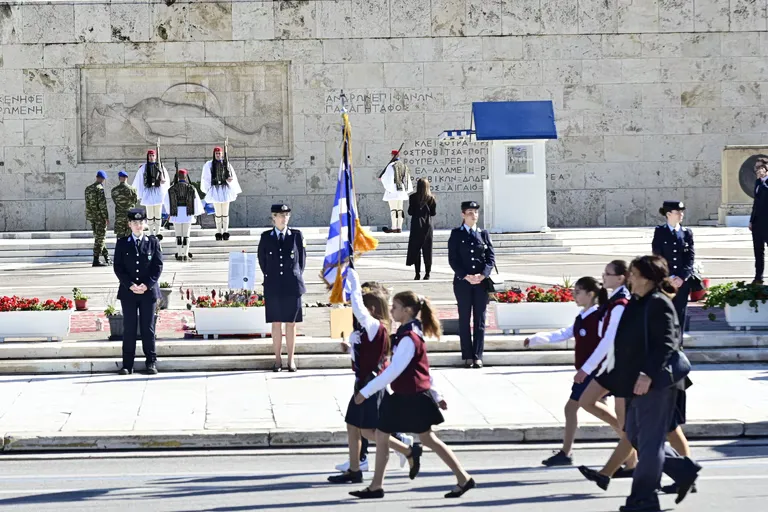 Schulparade in Athen: Ein feierlicher Umzug zum Gedenktag