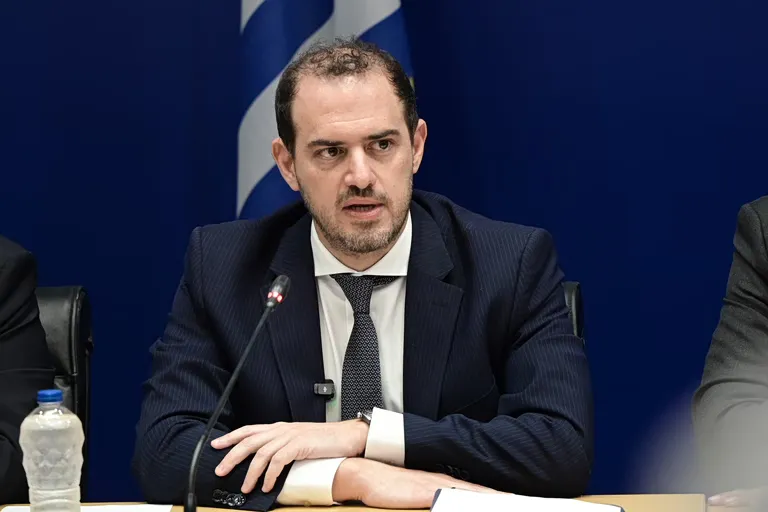 Giorgos Kotsiras nach Notfall im Parlament im Krankenhaus